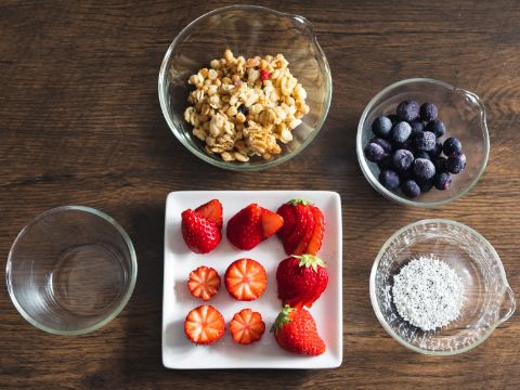 フルーツを側面に置く場合は、果物は薄めに!