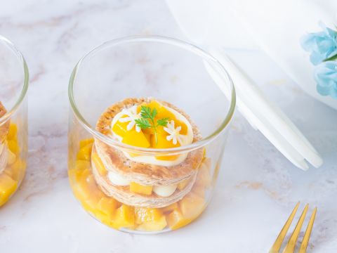 フルーツを側面に置く場合は、果物は薄めに!