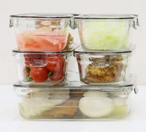 効率的に積み重ねて収納できる保存容器