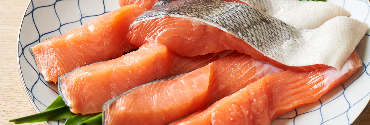 鮭は冷凍するのがおすすめ！ おいしさを長持ちさせる保存・解凍のコツ